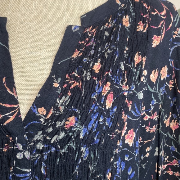 Lucky Brand Smocked Floral Top - Picture 4 of 12